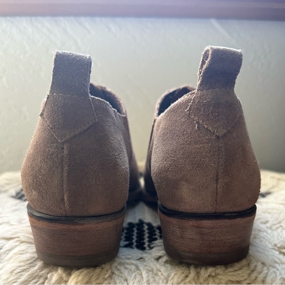FRYE Billy Tan Suede Shootie. Women’s Size 7.5. Slip-on bootie. Western, Boho - Picture 4 of 12